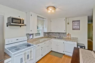 143 Winton St, Springfield, MA 01118 - Photo 5