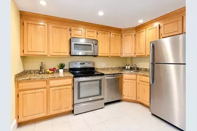 1742 Beacon St #2, Brookline, MA 02445 - Photo 5