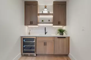 421 E 6th St, Boston, MA 02127 - Photo 37