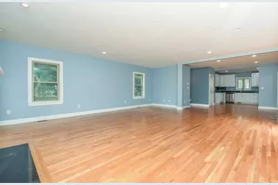 5 Lane Ave, Bedford, MA 01730 - Photo 3