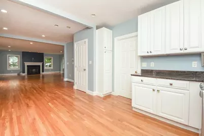 5 Lane Ave, Bedford, MA 01730 - Photo 11