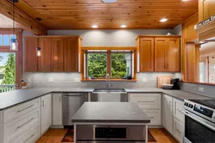 18 Holly St, Gloucester, MA 01930 - Photo 7