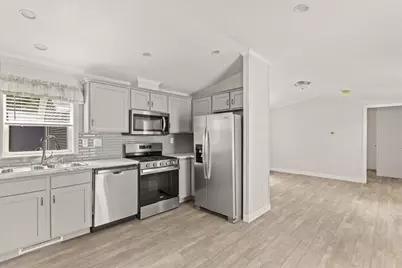 1540 Broadway #17, Raynham, MA 02767 - Photo 5