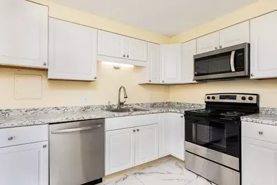 1004 Paradise Rd #2M, Swampscott, MA 01907 - Photo 3