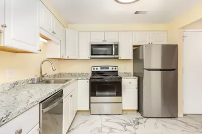 1004 Paradise Rd #2M, Swampscott, MA 01907 - Photo 5