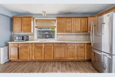 27 Houston Pl, Lynn, MA 01905 - Photo 13