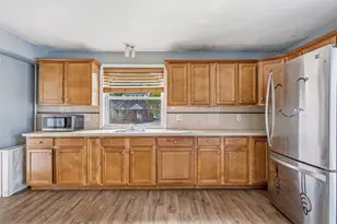 27 Houston Pl, Lynn, MA 01905 - Photo 13