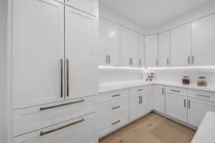 421 E 6th St, Boston, MA 02127 - Photo 11
