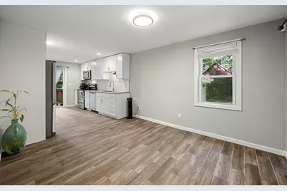 1100 Roosevelt Ave, Springfield, MA 01109 - Photo 9