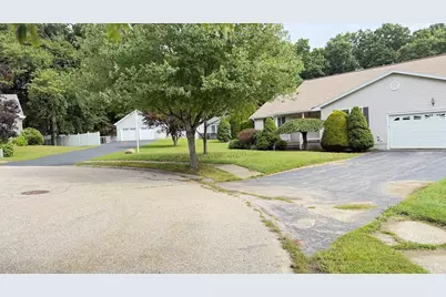 12 Deerfield Cir, Auburn, MA 01501 - Photo 5