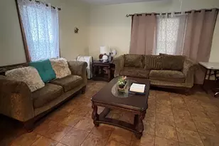 27 Border St, Springfield, MA 01104 - Photo 9