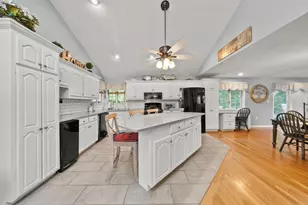 31 Columbus Rd, Woburn, MA 01801 - Photo 11