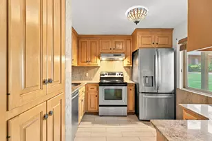 109 Highwood Dr, Franklin, MA 02038 - Photo 3