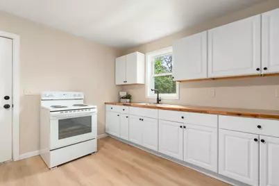 28 Dawes St, Springfield, MA 01109 - Photo 9
