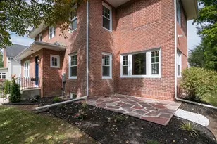 41 Dartmouth St, Holyoke, MA 01040 - Photo 5