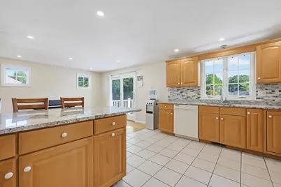 5 Ivy Cir, Randolph, MA 02368 - Photo 13
