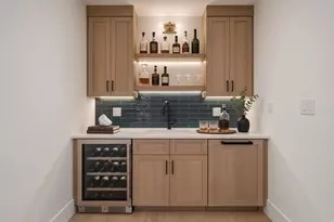 421 E 6th St, Boston, MA 02127 - Photo 11