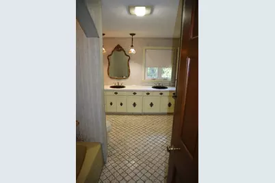 22 Pitcairn St, Revere, MA 02151 - Photo 13