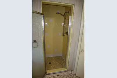 22 Pitcairn St, Revere, MA 02151 - Photo 15