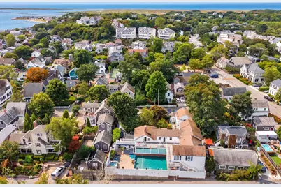 15 Cottage St #3, Provincetown, MA 02657 - Photo 3