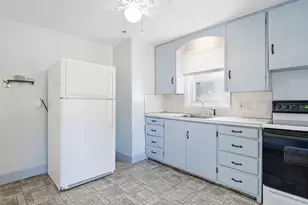 24 Grandview St, Northampton, MA 01062 - Photo 9