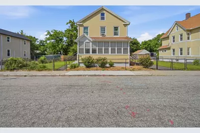 34 Ashley St, Springfield, MA 01105 - Photo 1
