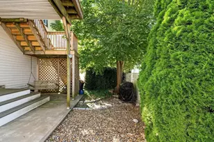 8 Brightside Ave, Gloucester, MA 01930 - Photo 27
