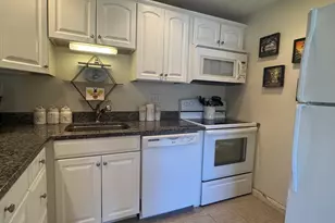 300 Park Terrace Dr, Stoneham, MA 02180 - Photo 9