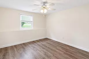 91 Elm St, Uxbridge, MA 01569 - Photo 11