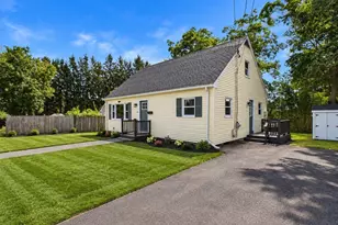 22 Myrtle Ave, Acushnet, MA 02743 - Photo 3