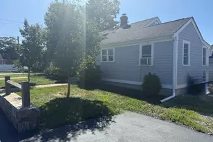 19 Spring St, Barnstable, MA 02601 - Photo 3