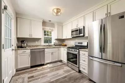 14 Macomber Ave, Dartmouth, MA 02747 - Photo 11