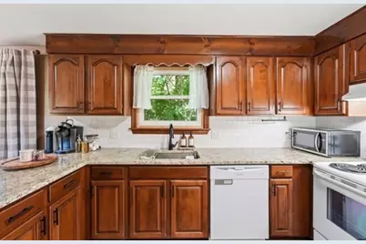185 Murphy Ln, Chicopee, MA 01020 - Photo 3