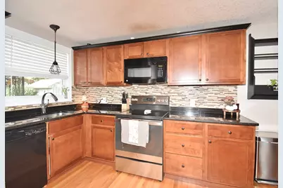 92 Louis Rd, Springfield, MA 01118 - Photo 5