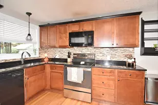 92 Louis Rd, Springfield, MA 01118 - Photo 5