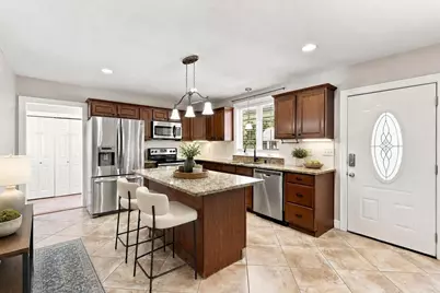 8 Caddyshack Dr, Chicopee, MA 01020 - Photo 5