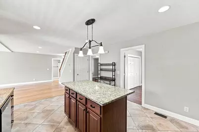 8 Caddyshack Dr, Chicopee, MA 01020 - Photo 9