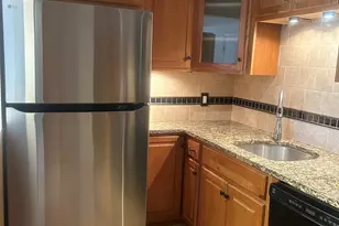 8 Hallmark Gdns, Burlington, MA 01803 - Photo 3