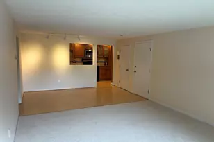 8 Hallmark Gdns, Burlington, MA 01803 - Photo 5