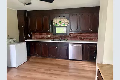 13 Dexter St, Holyoke, MA 01040 - Photo 11