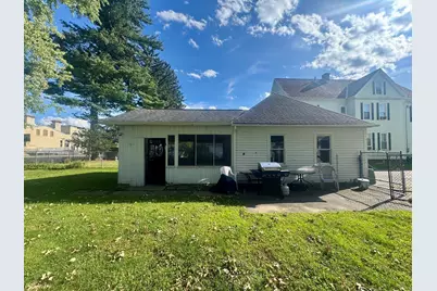 13 Dexter St, Holyoke, MA 01040 - Photo 5