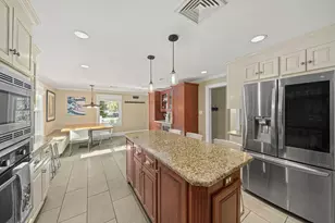 21 Elmwood Rd, Wellesley, MA 02481 - Photo 9