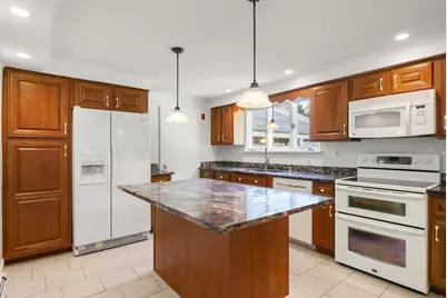4 Carson Rd, Woburn, MA 01801 - Photo 17