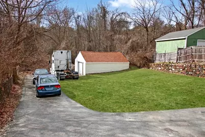 17 Moon St, Southbridge, MA 01550 - Photo 3