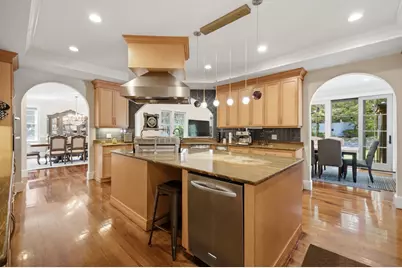 8 Longmeadow Rd, Newton, MA 02459 - Photo 11