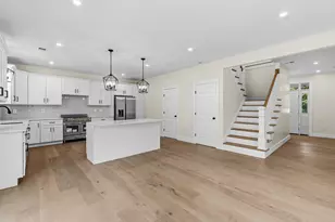 33 Seabiscuit Dr, Plymouth, MA 02360 - Photo 5
