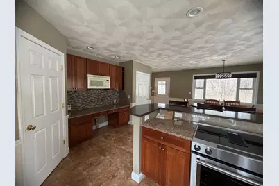 81 N Main St, Bellingham, MA 02019 - Photo 9