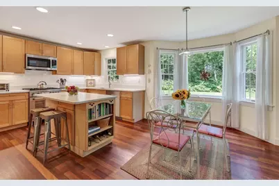 61 Canonicus Ave, Oak Bluffs, MA 02557 - Photo 11