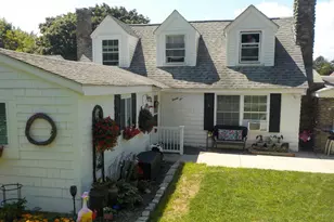 25 Yale Ave, Swansea, MA 02777 - Photo 5