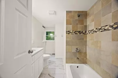 1088 Middleboro Ave, Taunton, MA 02718 - Photo 13